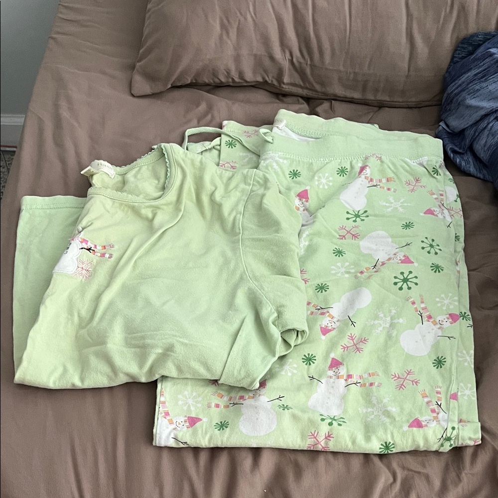 Green Pajamas with Snowman Print size L
